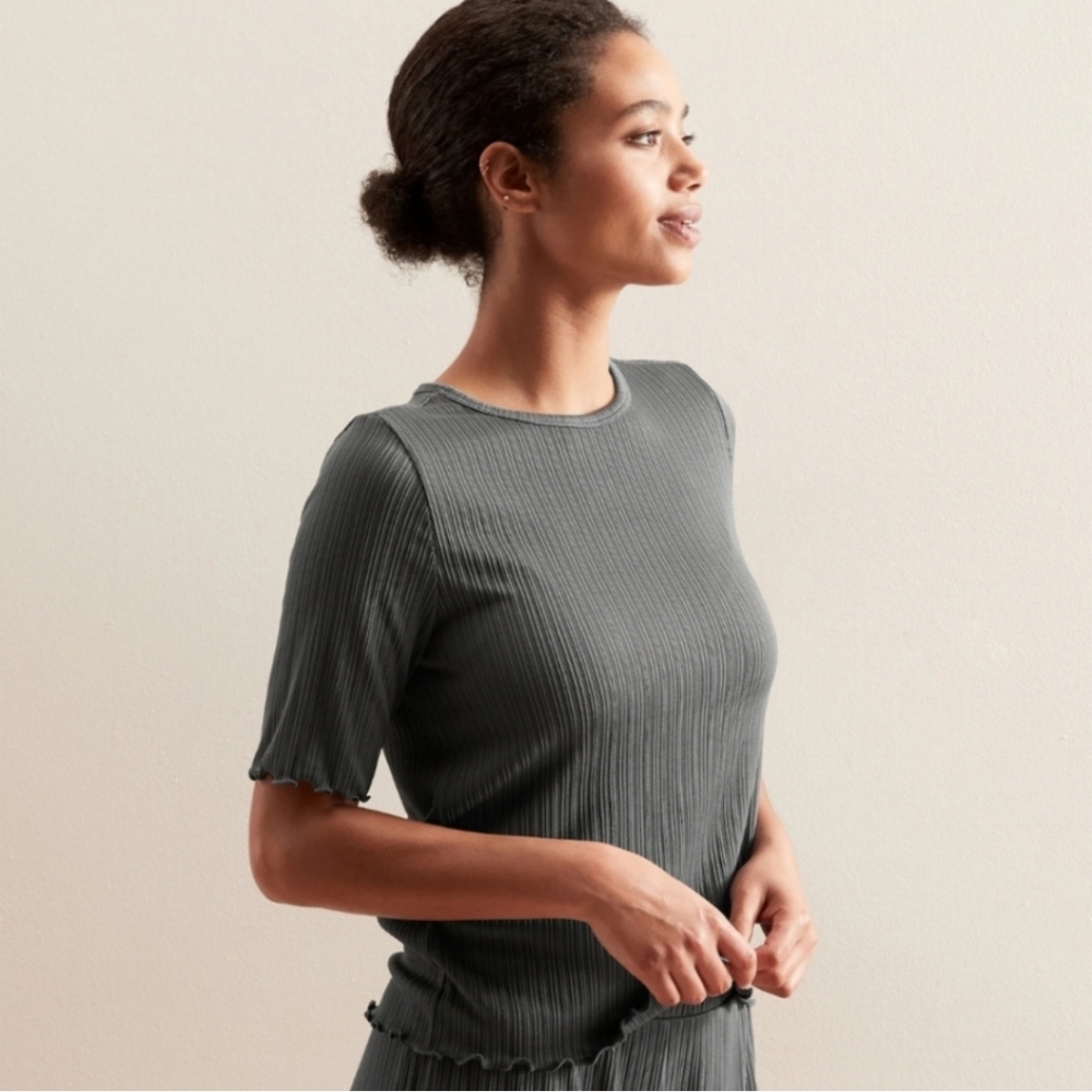 NWT Banana Republic Ribbed Tee - Picture 2 of 4